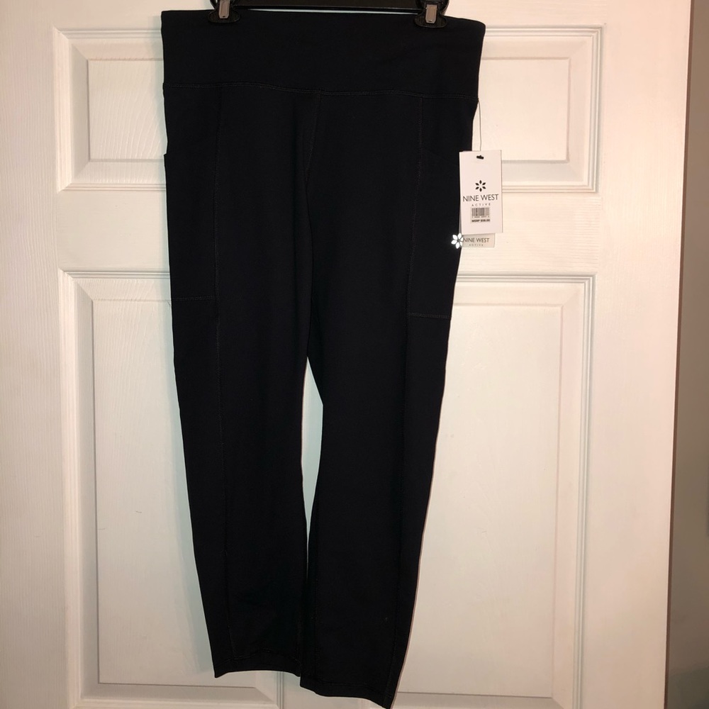 Nine West Solid Black Cropped Leggings - Picture 4 of 5